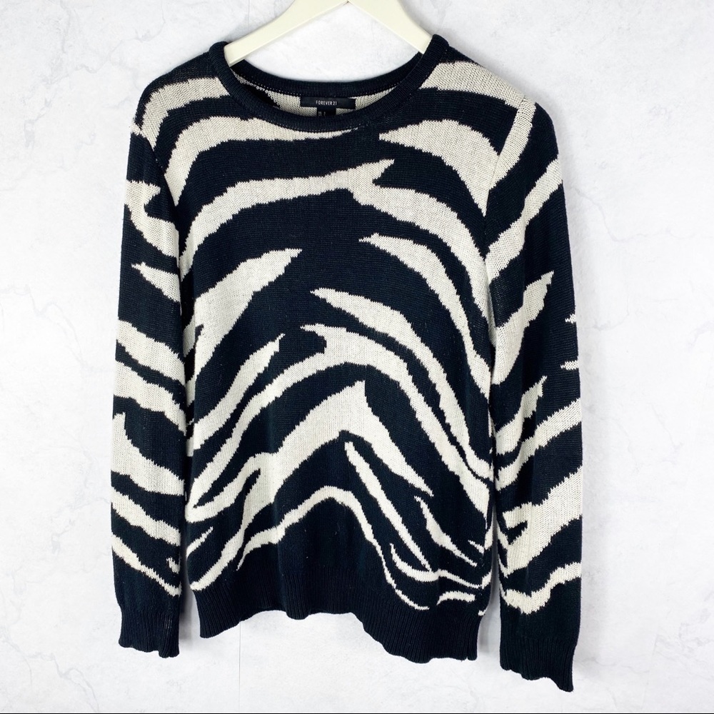 [F21] Classic Black & White Sweater